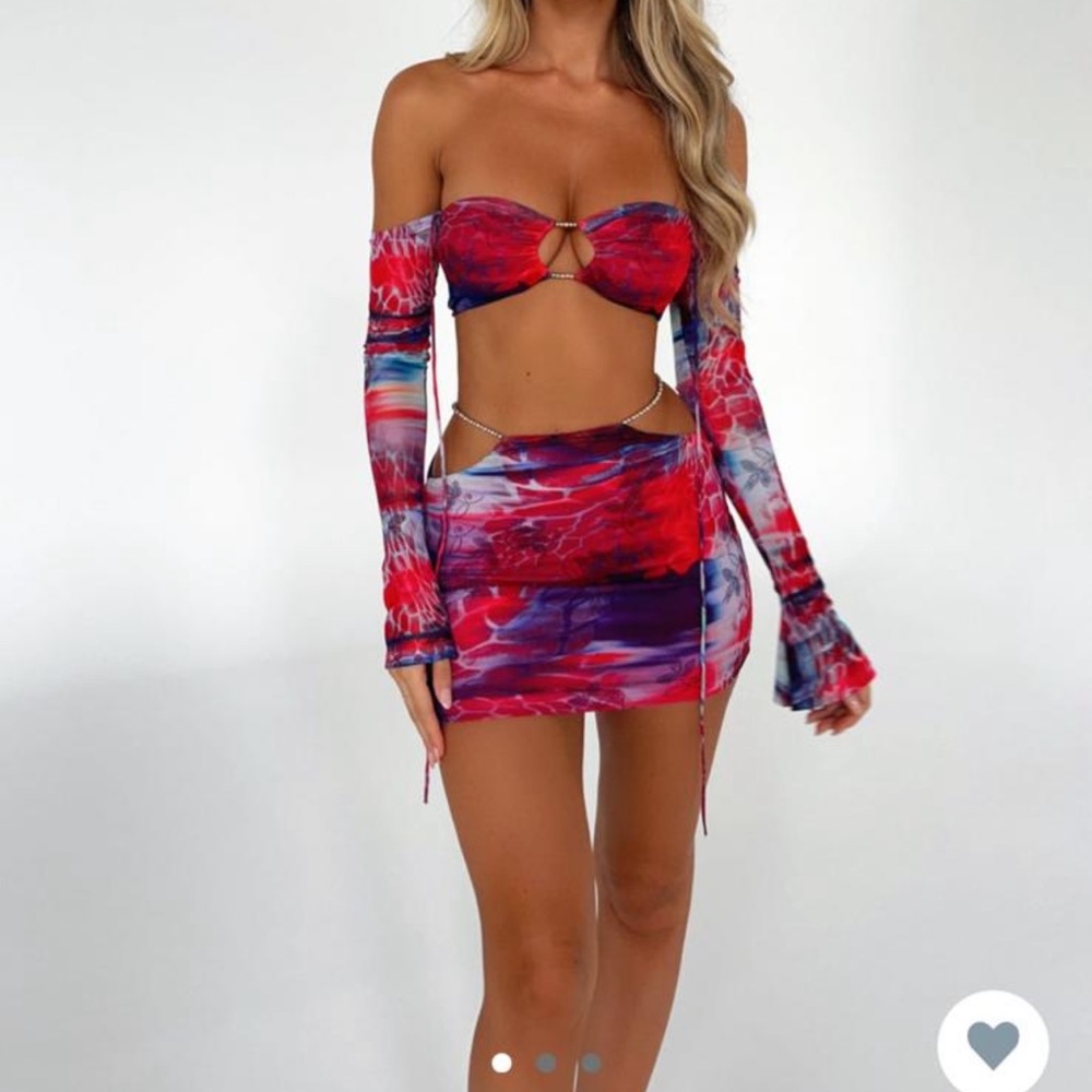 Outcast set - worn once at ultra Europe